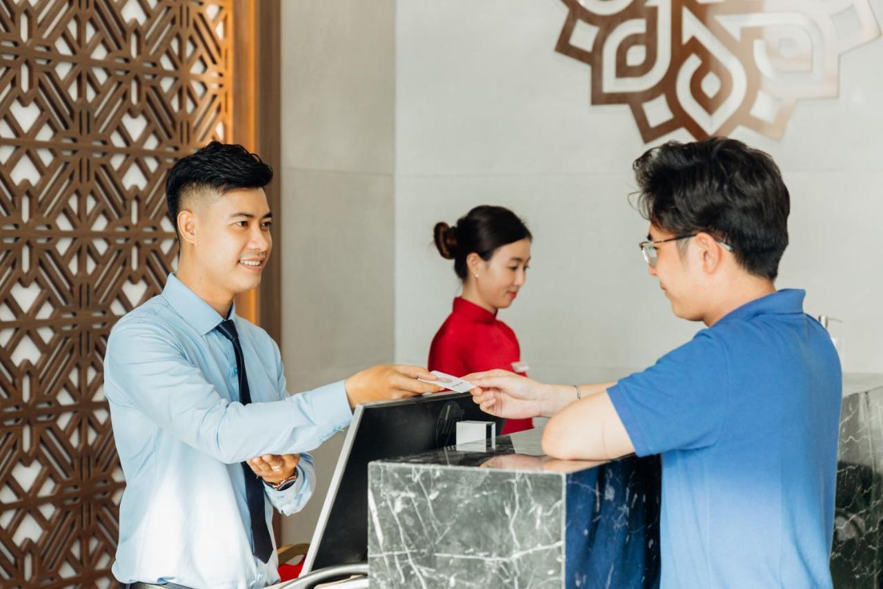 Phu Thang Grand Hotel Duc Hoa Εξωτερικό φωτογραφία