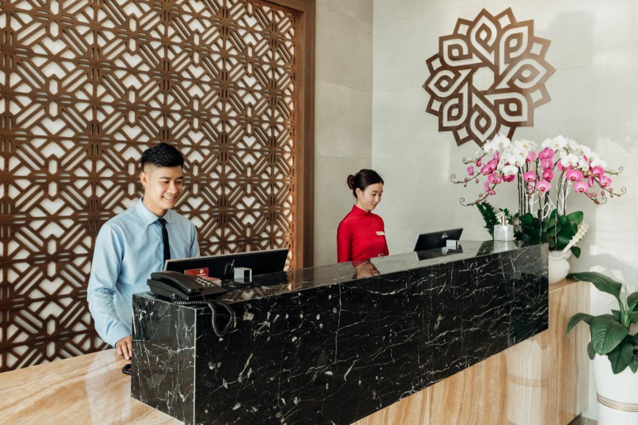 Phu Thang Grand Hotel Duc Hoa Εξωτερικό φωτογραφία