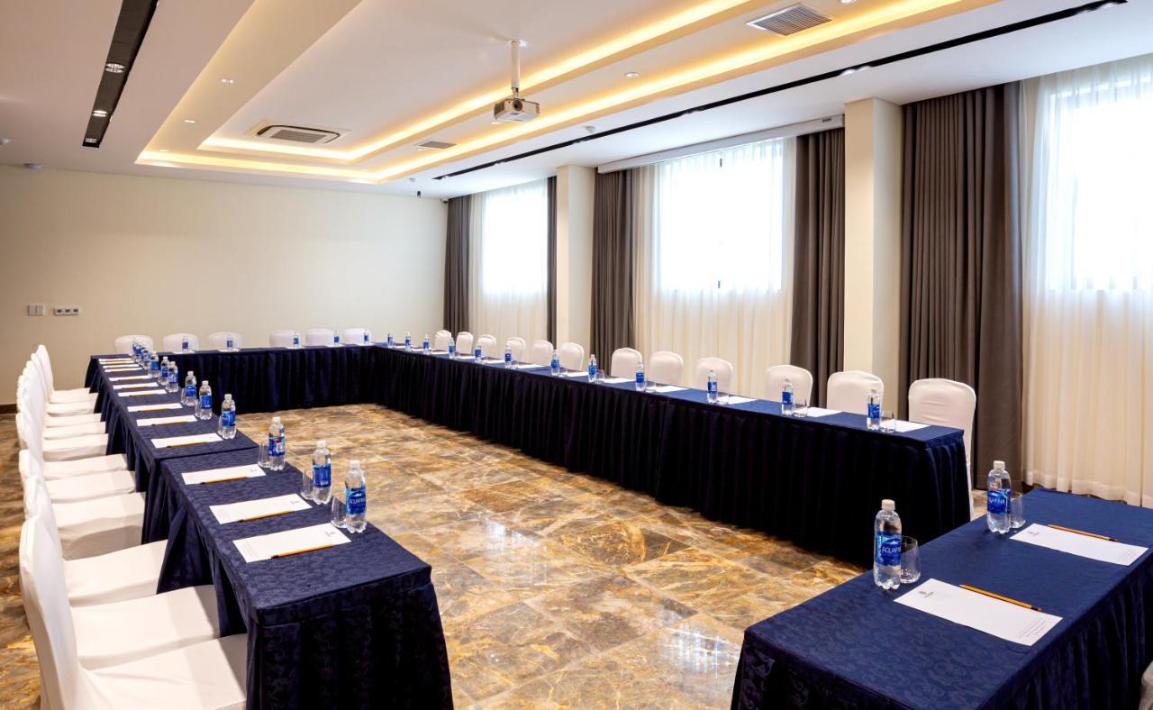 Phu Thang Grand Hotel Duc Hoa Εξωτερικό φωτογραφία