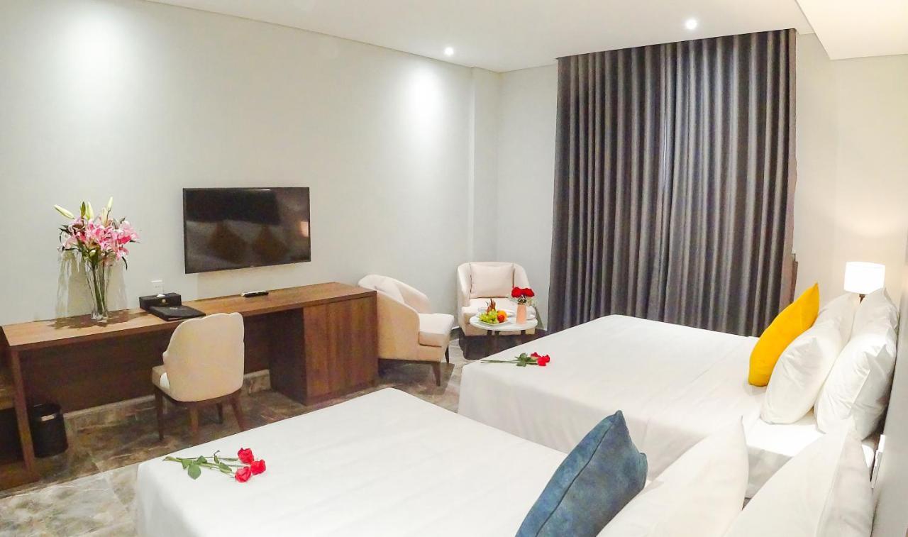 Phu Thang Grand Hotel Duc Hoa Εξωτερικό φωτογραφία