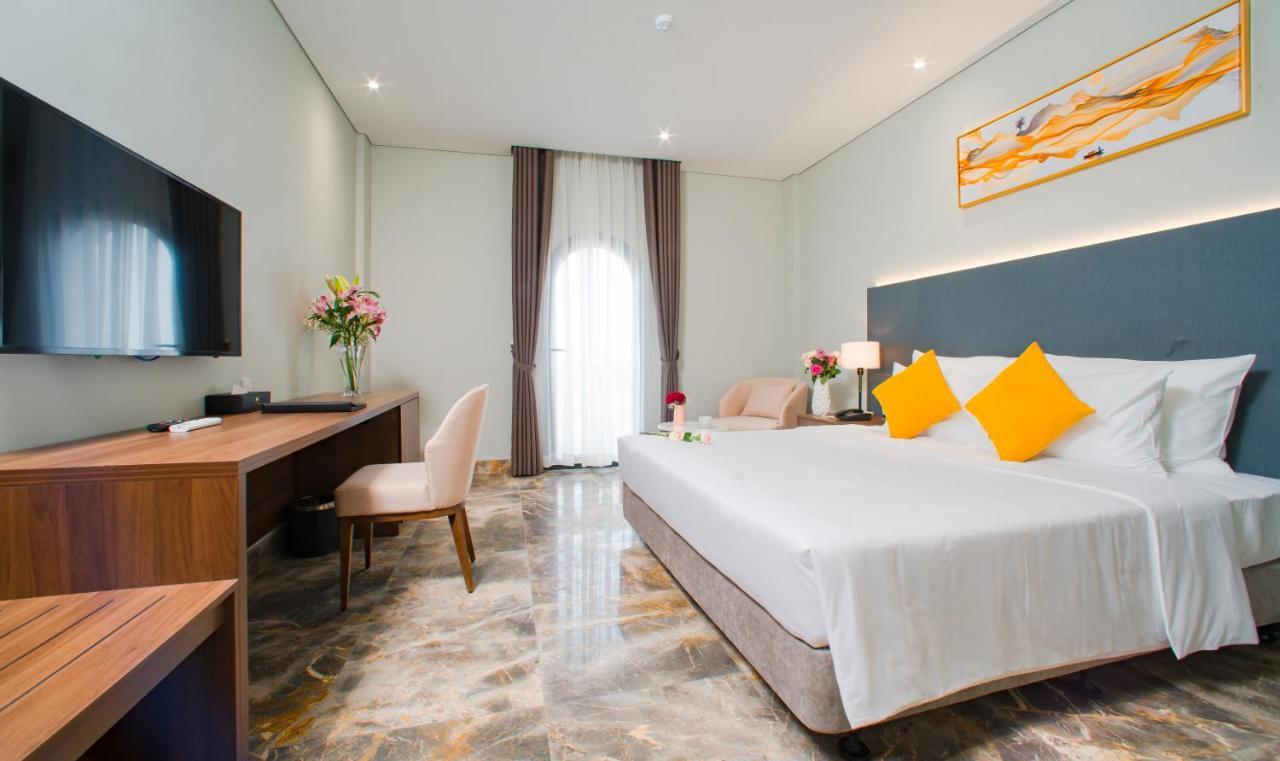 Phu Thang Grand Hotel Duc Hoa Εξωτερικό φωτογραφία