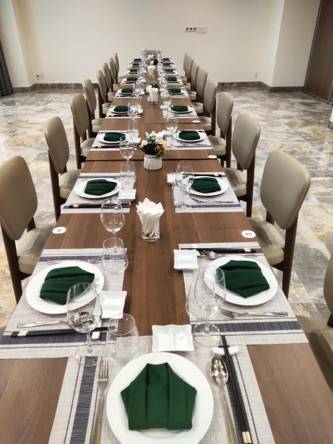 Phu Thang Grand Hotel Duc Hoa Εξωτερικό φωτογραφία