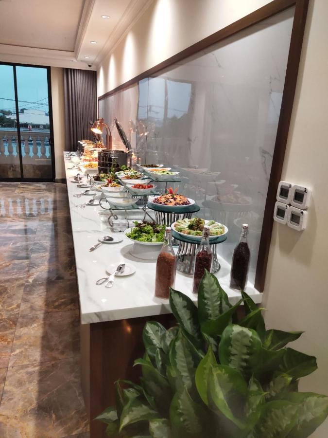 Phu Thang Grand Hotel Duc Hoa Εξωτερικό φωτογραφία
